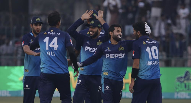 Table-topping Multan round off home leg of PSL by handing Quetta first loss